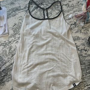 Flag nor fail white stringer tank